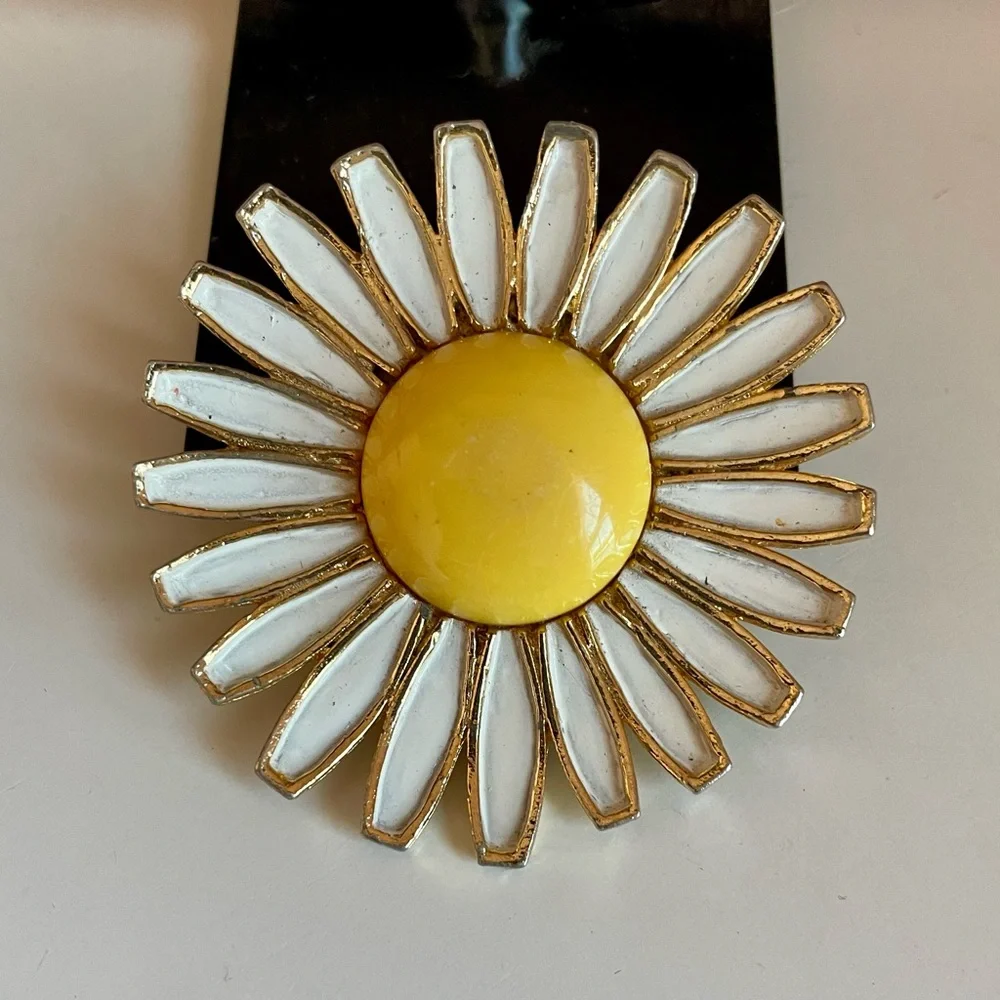 Vintage Signed Weiss Daisy Flower Brooch Enamel And Goldtone Metal - Picture 1 of 6
